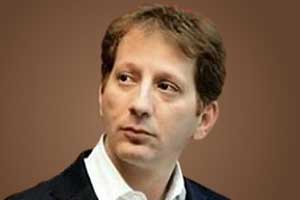 بابک زنجانی تاجر و سرمایهدار شناختهشده ایرانی است که در دسامبر ۲۰۱۲ توسط اتحادیه اروپا به کمکرسانی برای تجارت نفت ایران ثروتمندان ایران: babak zanjani